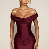 Bordó Szatén Off-Shoulder Mini Ruha Drapérral