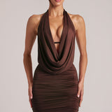 "Csokoládébarna Draped Cowl Mini Ruha" could be rewritten as "Csokoládébarna Cowl Nyakú Mini Ruha Drapérral".
