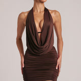 "Csokoládébarna Draped Cowl Mini Ruha" could be rewritten as "Csokoládébarna Cowl Nyakú Mini Ruha Drapérral".