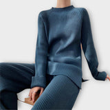 Nina | Széles szabású, minimalista dizájnú szett