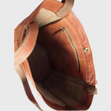 "Pärand | Bőr Tote Táska" can be rewritten as "Pärand | Bőr Tote Táska - Elegáns és Tartós" (Pärand | Leather Tote Bag - Elegant and Durable) if you want to add a descriptive touch. If you prefer a simpler variation, you could say "Pärand | Bőr Tote Táska