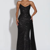 Ashika Maxi Ruha - Fekete Csillogás" can be rewritten as "Ashika Maxi Dress - Black Sparkle.