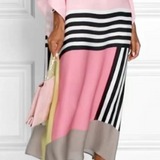 Női csíkos, off-shoulder hosszú ruha aszimmetrikus szegéllyel