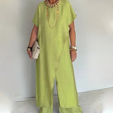 Minimalista, laza szabású kétrészes öltözet